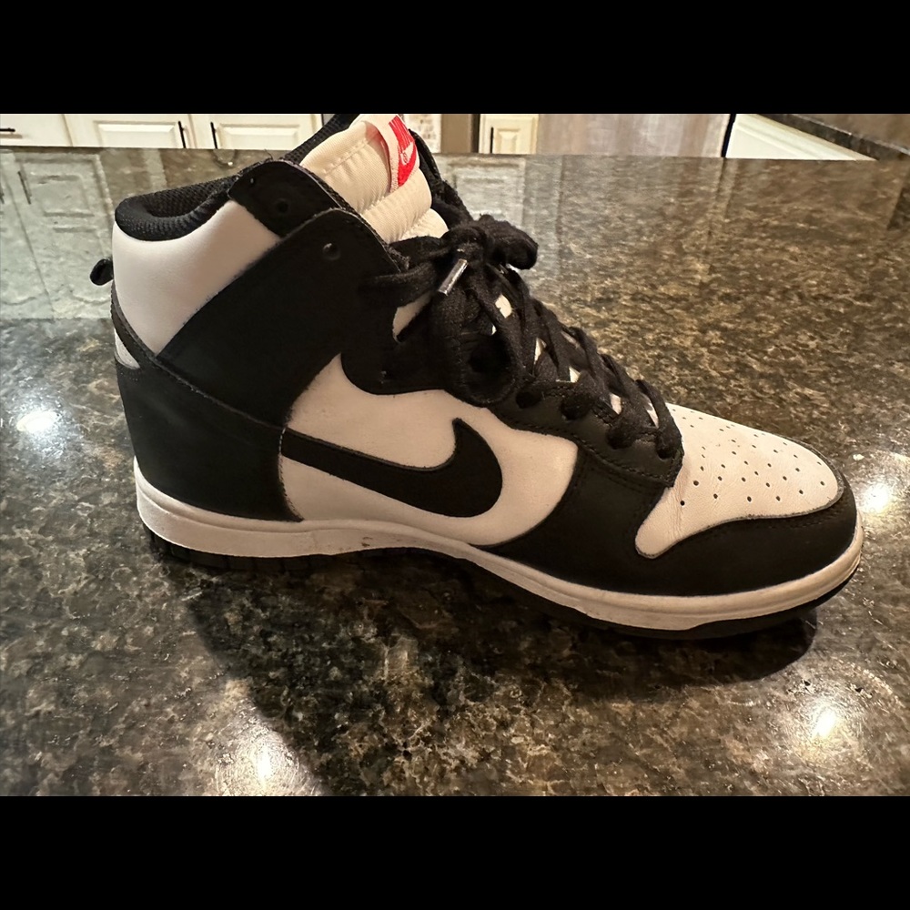Women’s Nike Dunks Retro High-top, used-like new, size 8.5